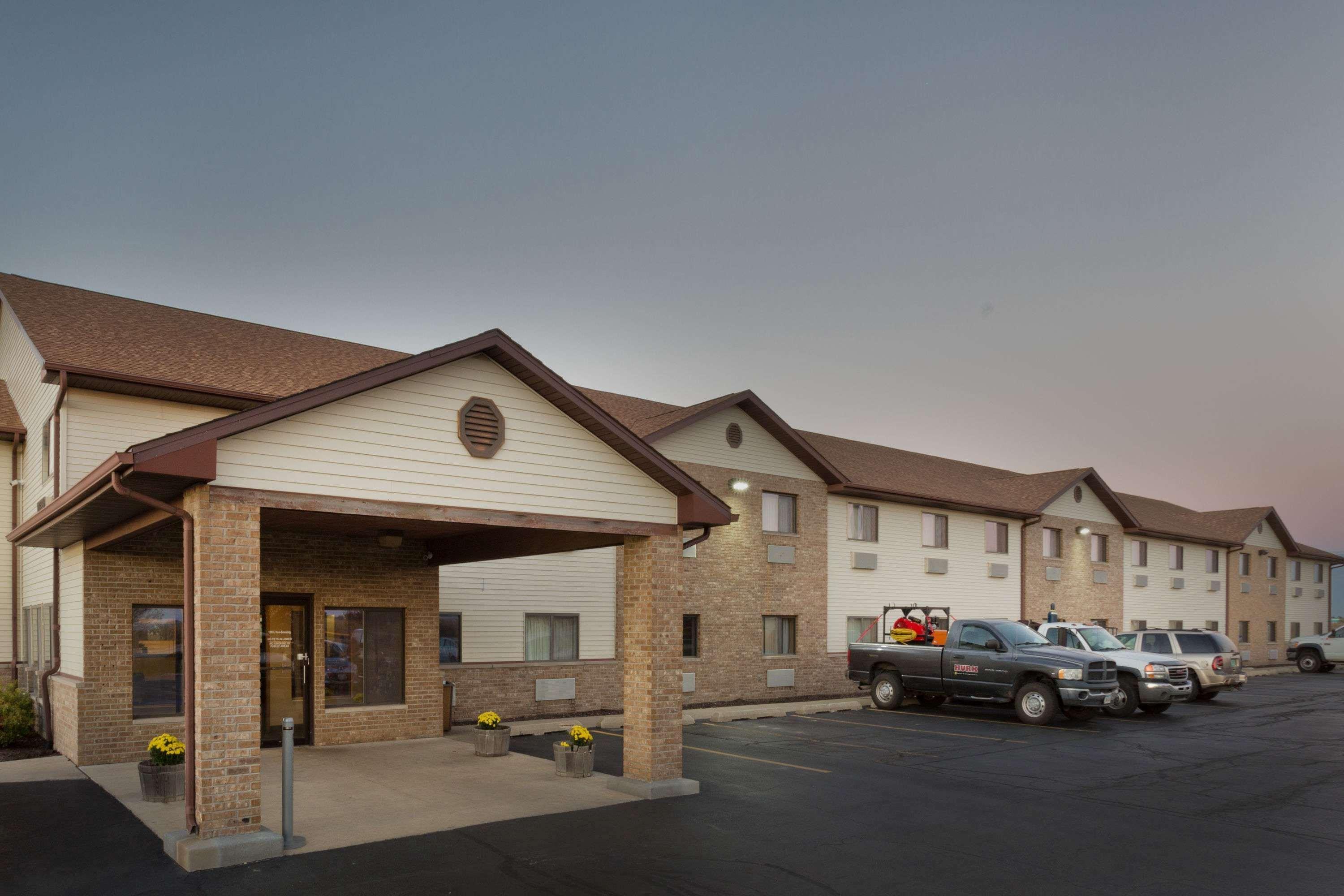 Super 8 By Wyndham Rochelle Hotel Buitenkant foto